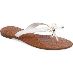 Kate Spade Charles white leather flip flops size 8